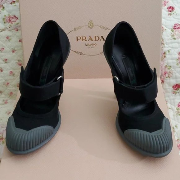 Prada Blue and White Designer Heels - Picture 4 of 12